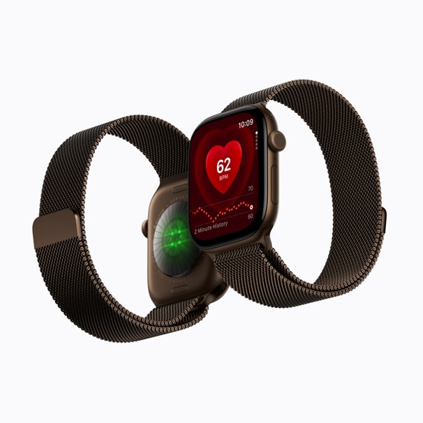To Apple Watch Series 12 side om side, den ene viser sensorene på baksiden og den andre Puls-appen